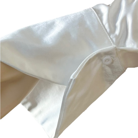 Fashion Nova Tie Front Top Off White Satin V Neck Crop Shirt Size Small - Picture 3 of 8
